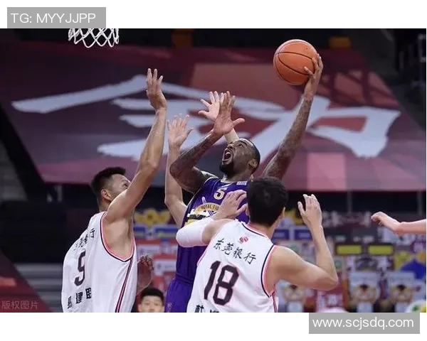 重庆足球队与成都足球队赛后复盘分析精彩配合与战术对决 重庆足球队与成都足球队赛后复盘分析精彩配合与战术对决