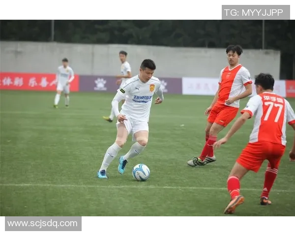 重庆足球队技术争议引发热议球迷与专家观点碰撞激烈 重庆足球队技术争议引发热议球迷与专家观点碰撞激烈